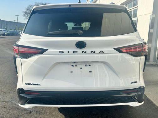 Ice 2025 Toyota Sienna XSE 7 Passenger