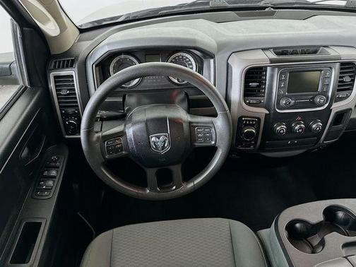 Brilliant Black Crystal Pearlcoat 2018 RAM 1500 Express