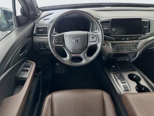 Crystal Black Pearl 2025 Honda Ridgeline RTL+