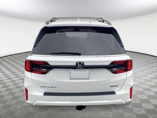 Platinum White Pearl 2026 Honda Odyssey Touring