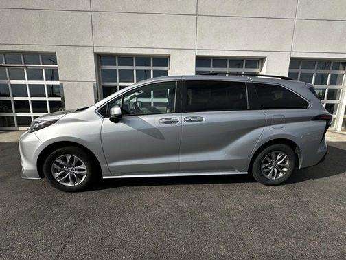 2024 Toyota Sienna XLE