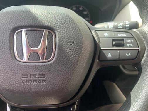 Platinum White Pearl 2023 Honda HR-V LX