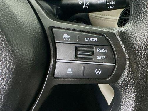 Platinum White Pearl 2023 Honda HR-V LX