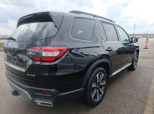 Crystal Black Pearl 2023 Honda Pilot Elite