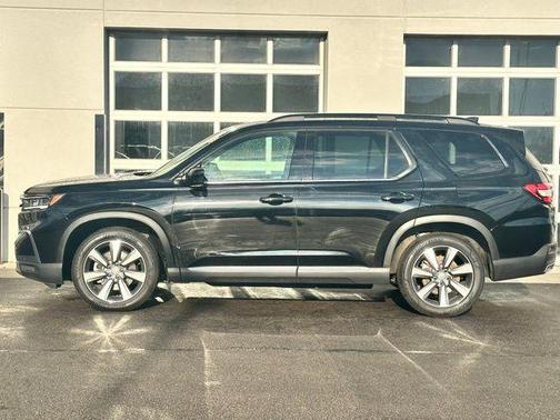 Crystal Black Pearl 2023 Honda Pilot Elite