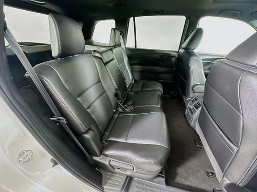 Platinum White Pearl 2023 Honda Passport EX-L