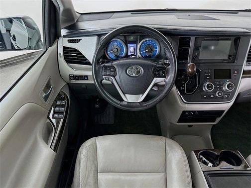 2017 Toyota Sienna XLE