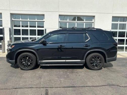 Crystal Black Pearl 2025 Honda Pilot Elite