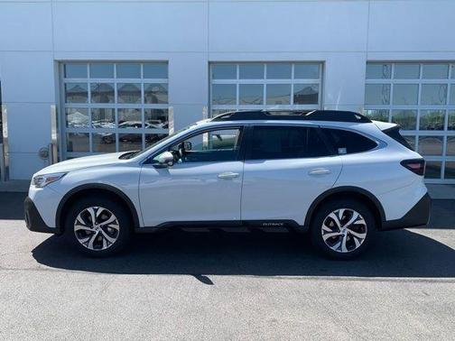 Crystal White Pearl 2022 Subaru Outback Limited