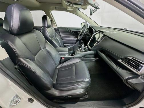 Crystal White Pearl 2022 Subaru Outback Limited