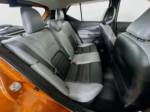 Monarch Orange / Super Black 2021 Nissan Kicks SR