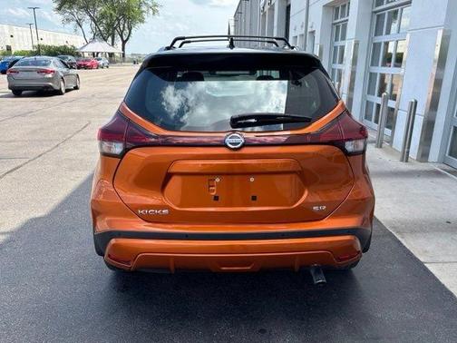 Monarch Orange / Super Black 2021 Nissan Kicks SR