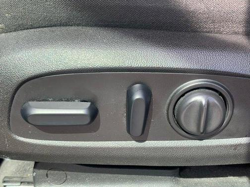 Summit White 2018 Chevrolet Traverse LT Cloth