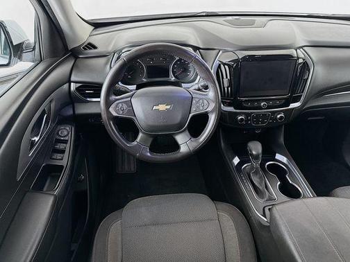 Summit White 2018 Chevrolet Traverse LT Cloth