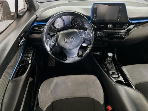 Silver Knockout Metallic 2019 Toyota C-HR LE