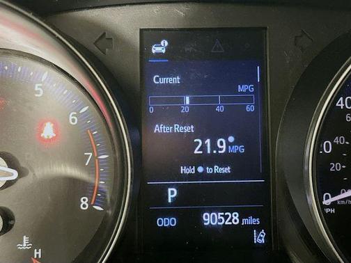 Silver Knockout Metallic 2019 Toyota C-HR LE