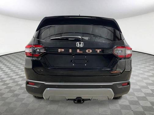 Crystal Black Pearl 2026 Honda Pilot TrailSport
