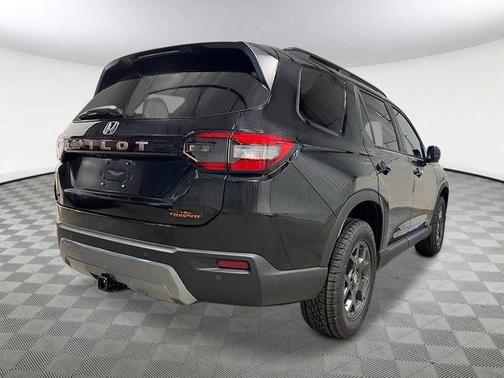 Crystal Black Pearl 2026 Honda Pilot TrailSport