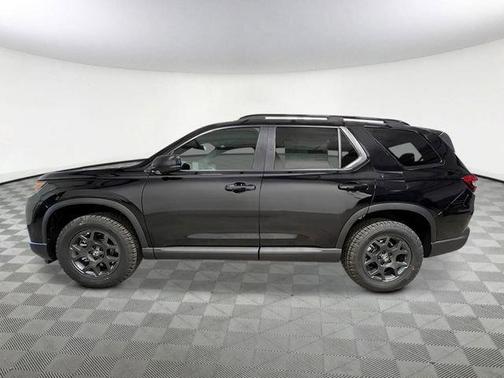 Crystal Black Pearl 2026 Honda Pilot TrailSport