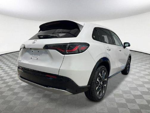Platinum White Pearl 2027 Honda HR-V EX-L