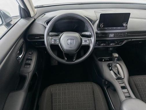 Platinum White Pearl 2024 Honda HR-V LX