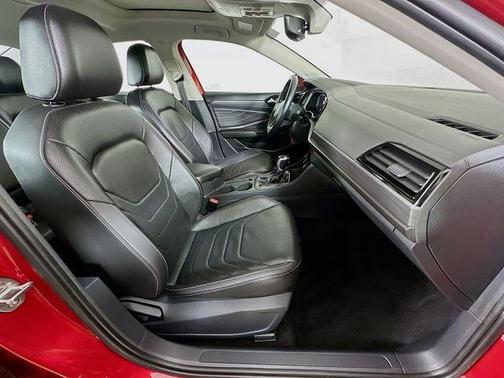Kings Red 2022 Volkswagen Jetta 1.5T SEL