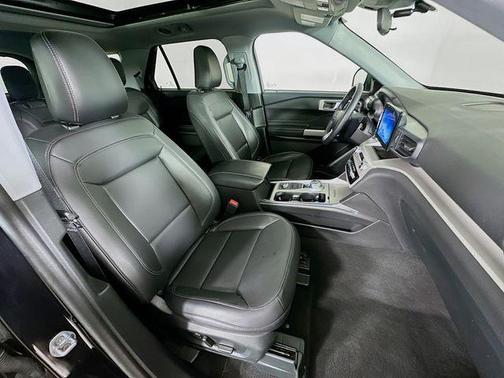 Agate Black Metallic 2024 Ford Explorer XLT