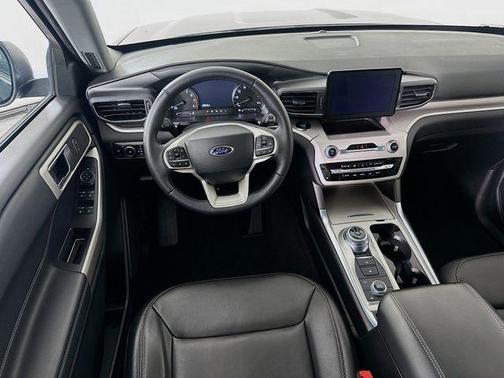 Agate Black Metallic 2024 Ford Explorer XLT