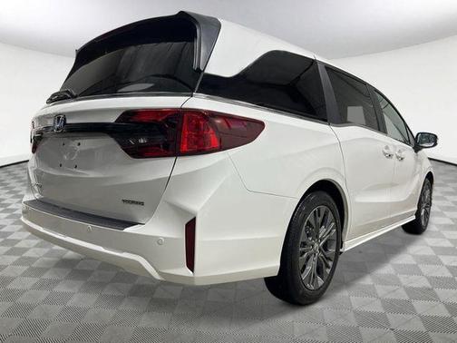 Platinum White Pearl 2026 Honda Odyssey Touring