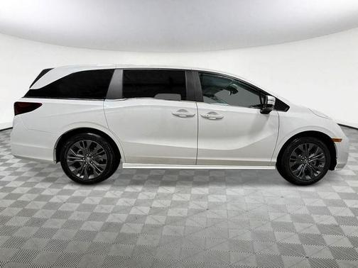 Platinum White Pearl 2026 Honda Odyssey Touring
