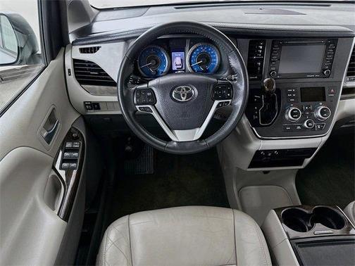 2018 Toyota Sienna XLE