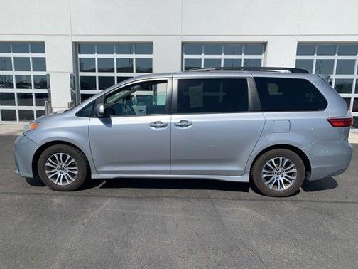 2018 Toyota Sienna XLE