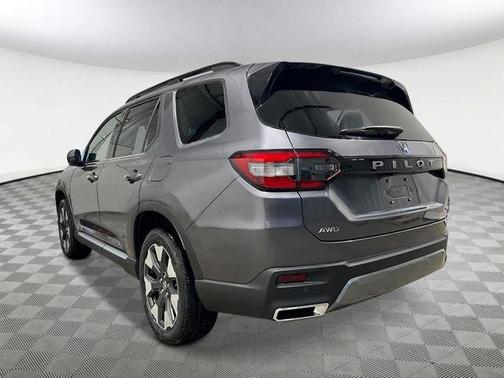 Modern Steel Metallic 2026 Honda Pilot Elite