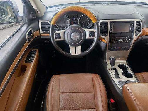 Brilliant Black Crystal Pearlcoat 2011 Jeep Grand Cherokee Overland