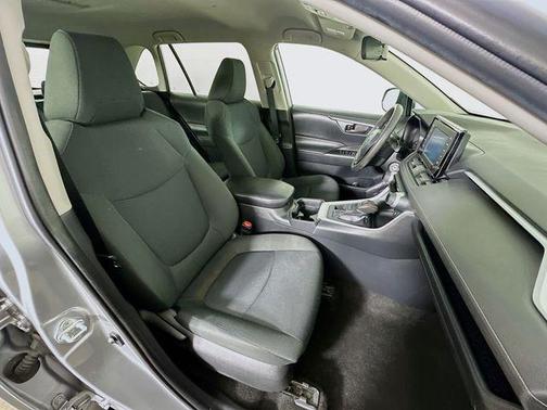 Silver Sky Metallic 2019 Toyota RAV4 LE