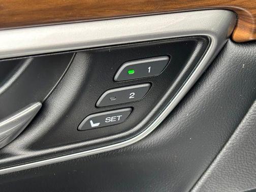 Platinum White Pearl 2022 Honda CR-V Hybrid Touring