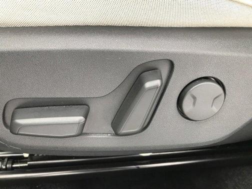 Photo 4 of 30 of 2023 Kia Niro EX Touring