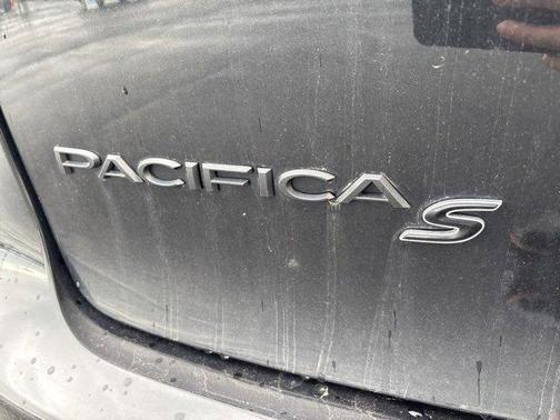 2023 Chrysler Pacifica Touring-L
