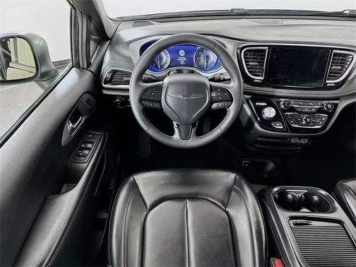 2023 Chrysler Pacifica Touring-L