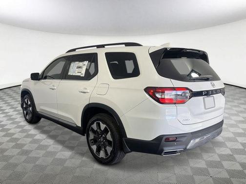 Platinum White Pearl 2026 Honda Pilot Elite