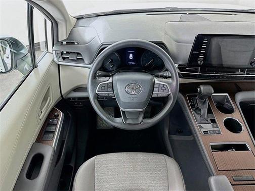 2021 Toyota Sienna LE