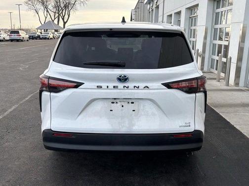 2021 Toyota Sienna LE