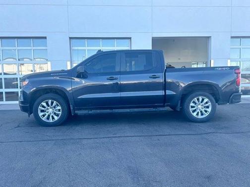 Dark Ash Metallic 2022 Chevrolet Silverado 1500 Custom