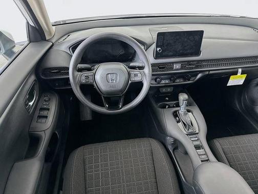 Platinum White Pearl 2026 Honda HR-V LX