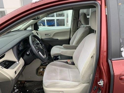 2018 Toyota Sienna LE