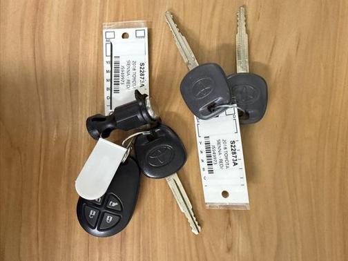 2018 Toyota Sienna LE