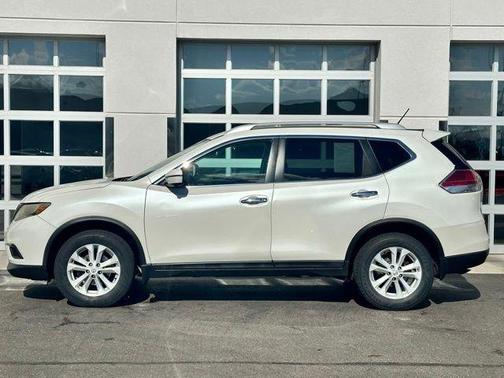 Pearl White 2016 Nissan Rogue SV