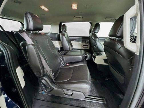 2024 Kia Carnival LX Seat Package