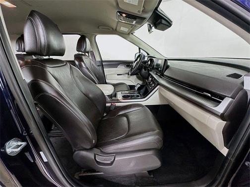 2024 Kia Carnival LX Seat Package