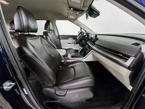 2024 Kia Carnival LX Seat Package